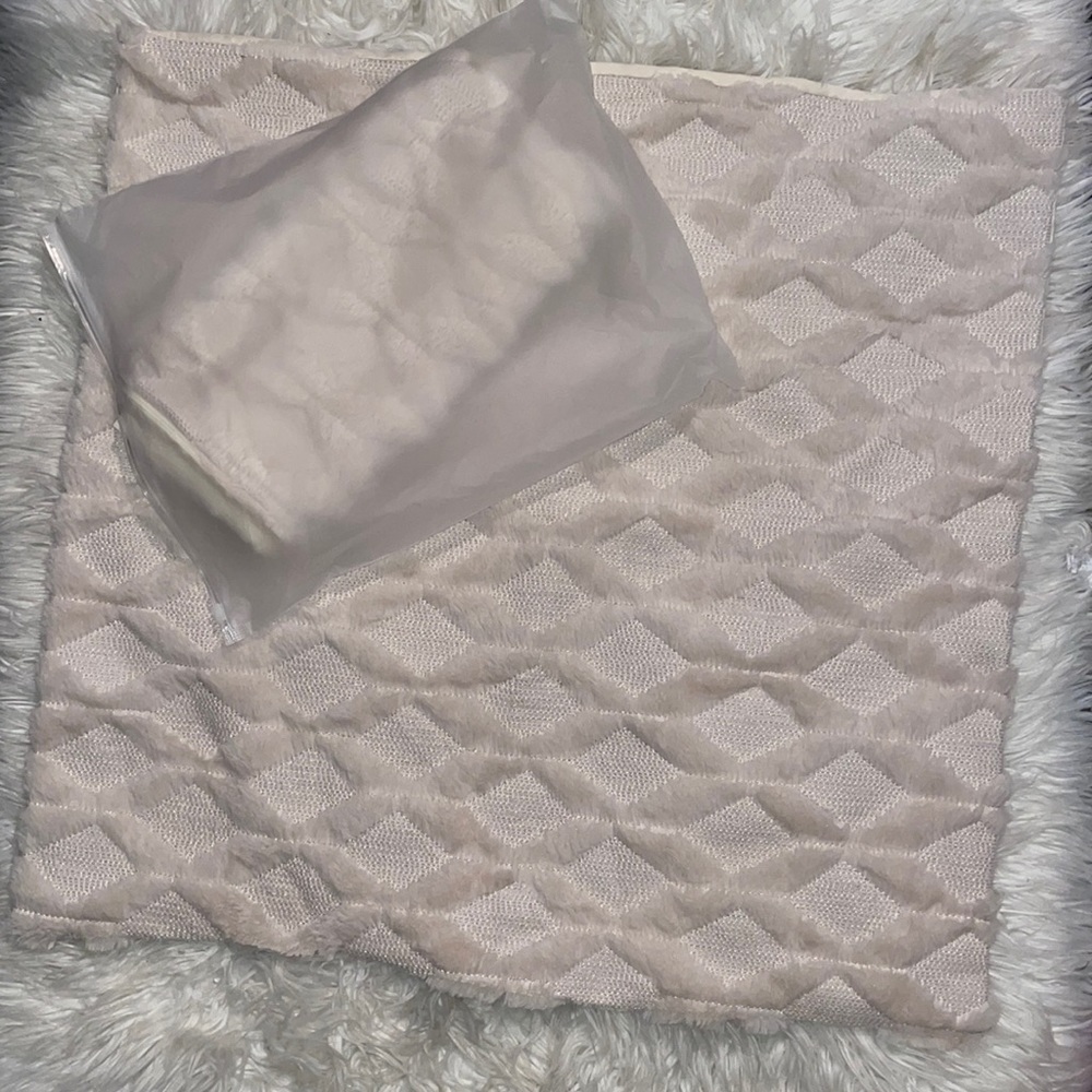 2 pillow covers